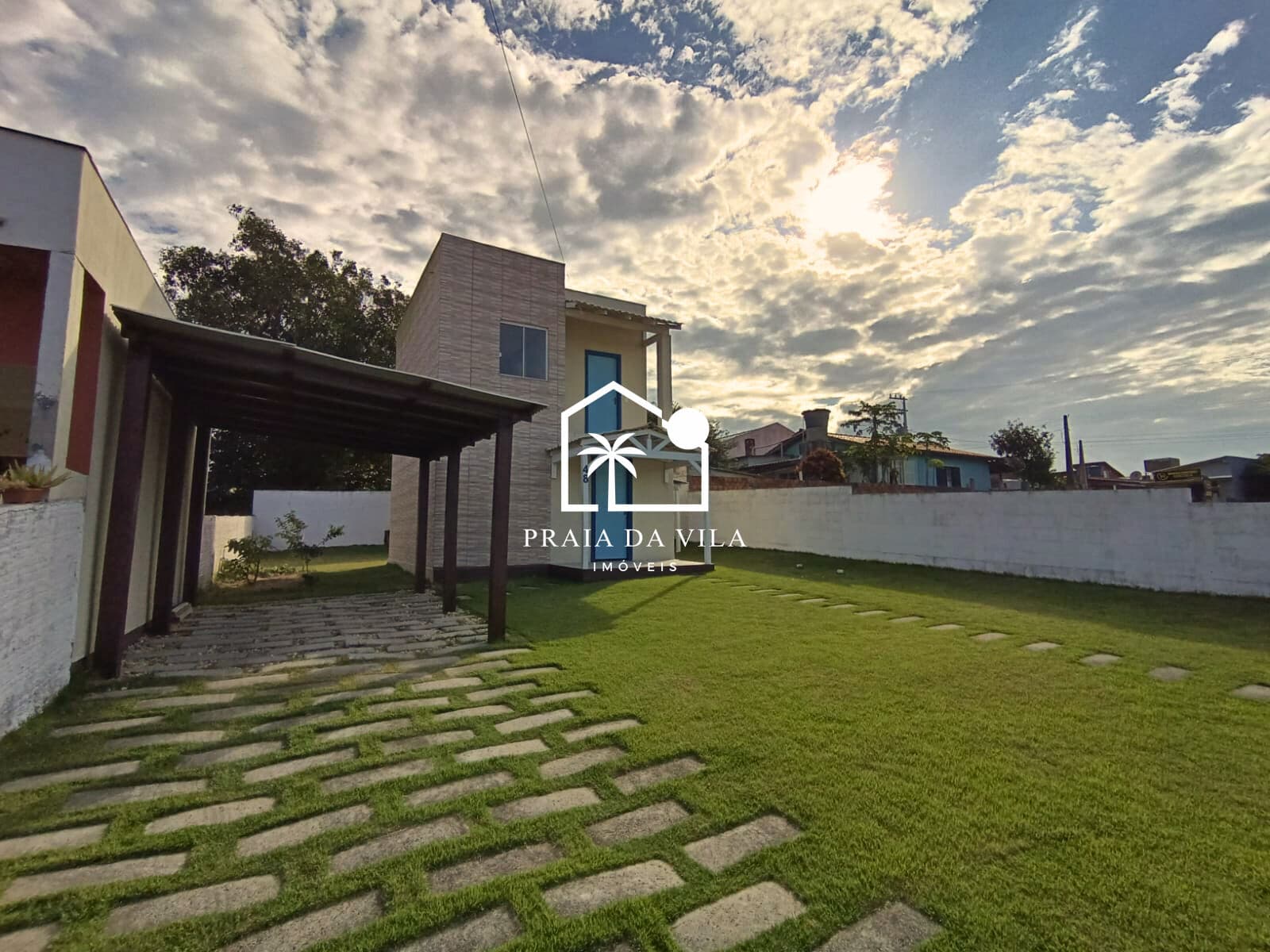 Casa com amplo pátio na Vila Esperança a 650m da Praia da Ribanceira