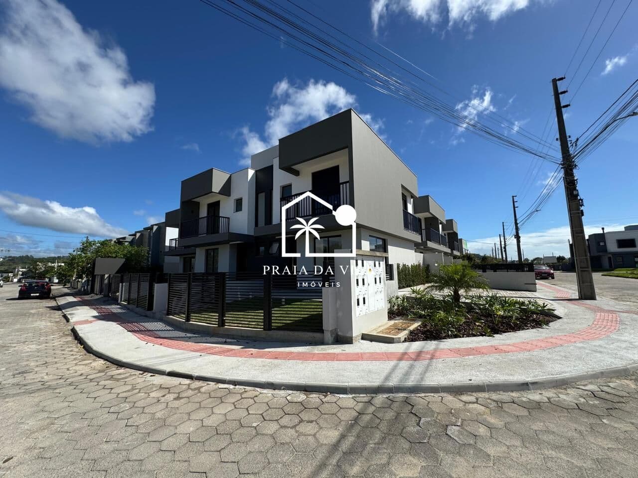 Sobrado geminado em condomínio