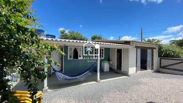 Casa Mobiliada com 2 dormitórios a Poucos Passos da Lagoa do Quintino