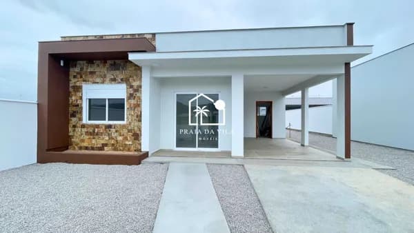 Casa à Venda em Loteamento Planejado com Amplo Pátio Privativo em Imbituba/SC