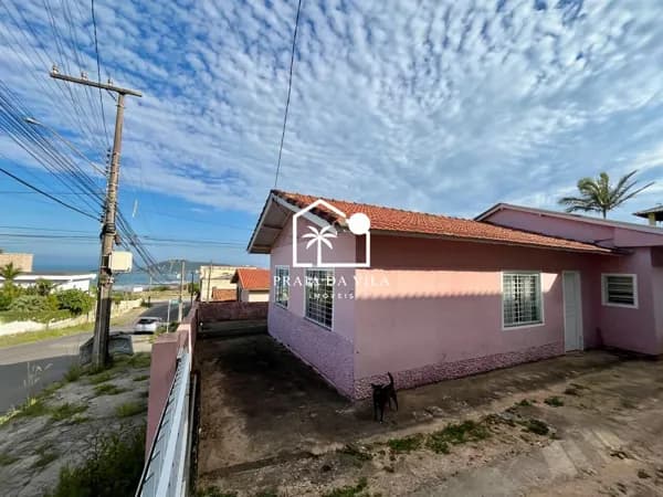 Ampla Casa com 4 Dormitórios e Vista Mar