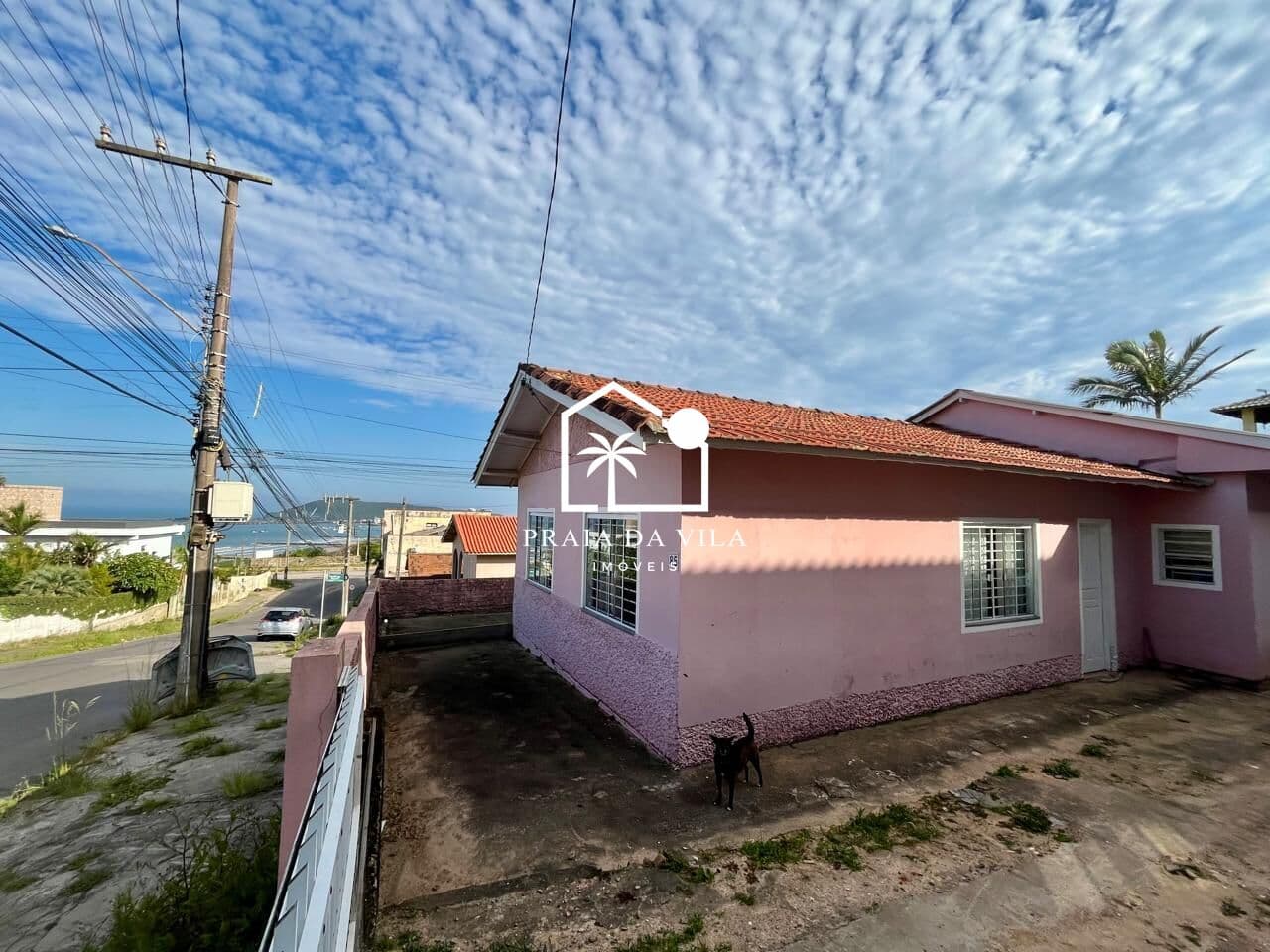 Ampla Casa com 4 Dormitórios e Vista Mar