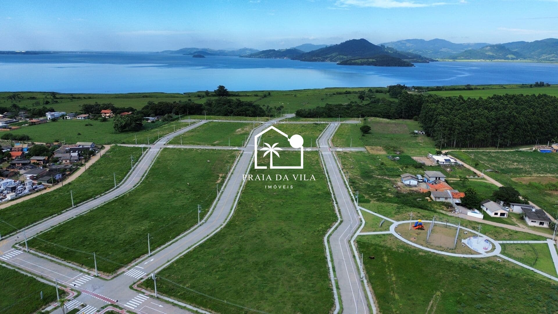 Terreno em Loteamento Planejado Próximo à Lagoa