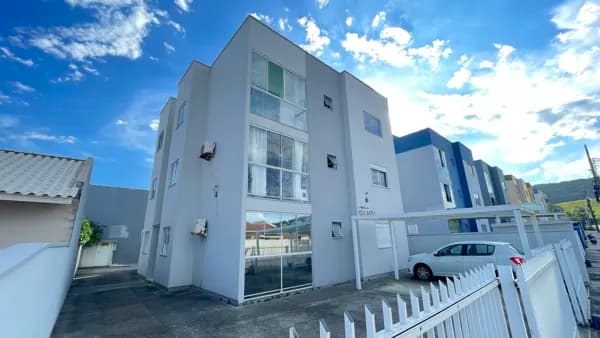 Apartamento 2 dormitórios semimobiliado no bairro Village