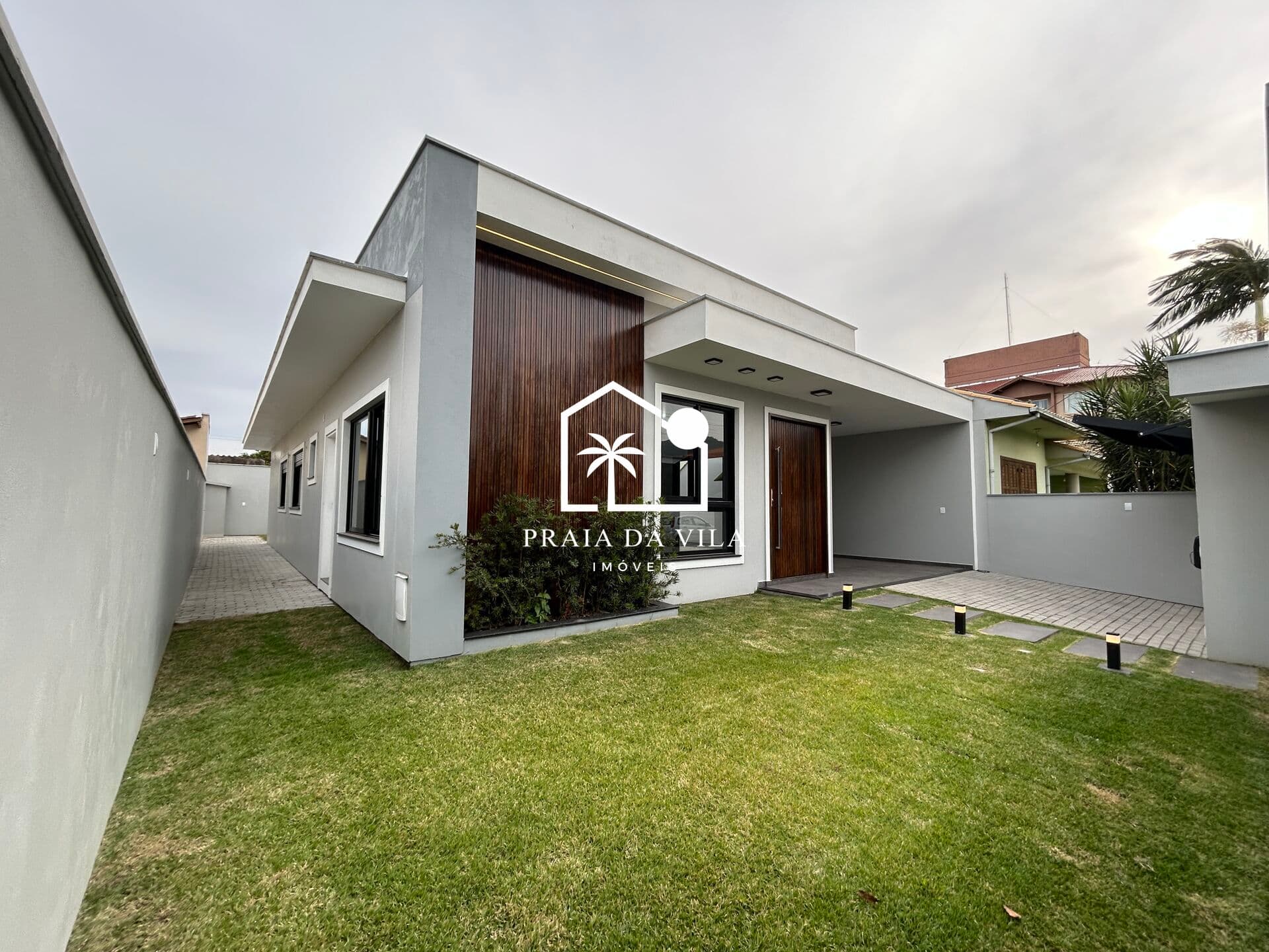 Casa de Alto Padrão a Poucos Metros do Mar