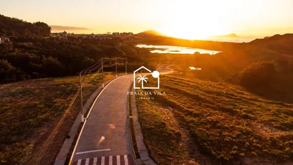 Terreno em Loteamento Planejado com 600m²