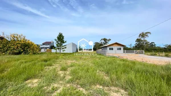 Terreno Plano e Seco com 666 m² Próximo à Lagoa