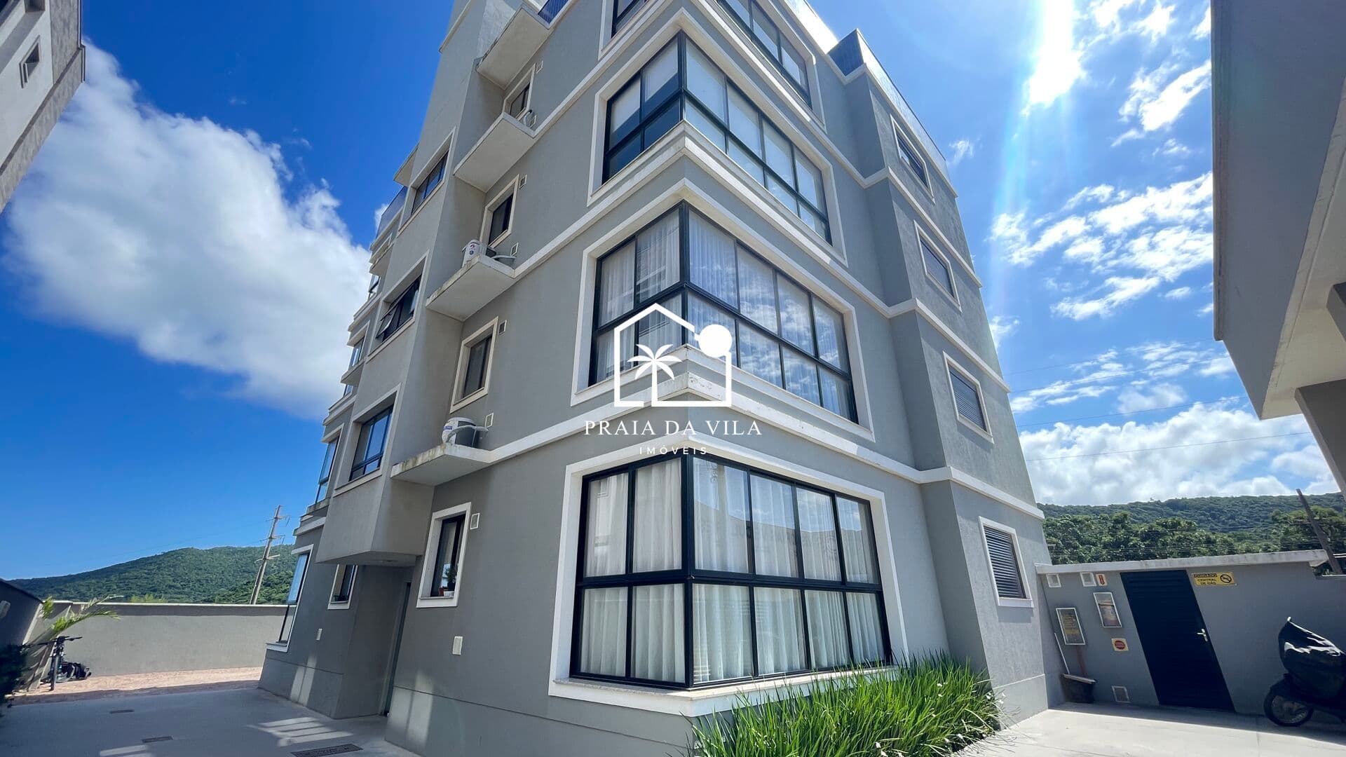 Apartamento com 2 dormitórios, sendo 1 suíte, no bairro Village