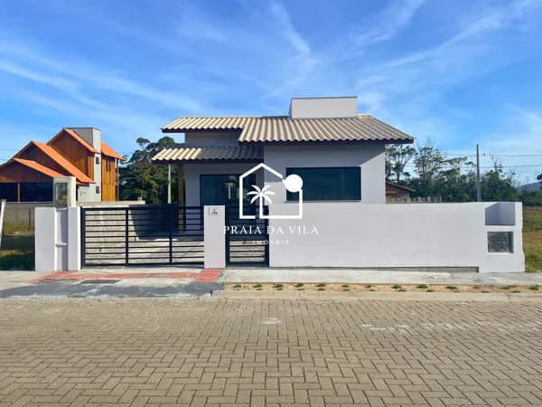 Casa com 2 Dormitórios (1 Suíte) Próxima à Lagoa