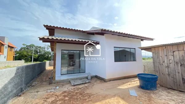 Casa com 2 Dormitórios (1 Suíte) Próxima à Lagoa