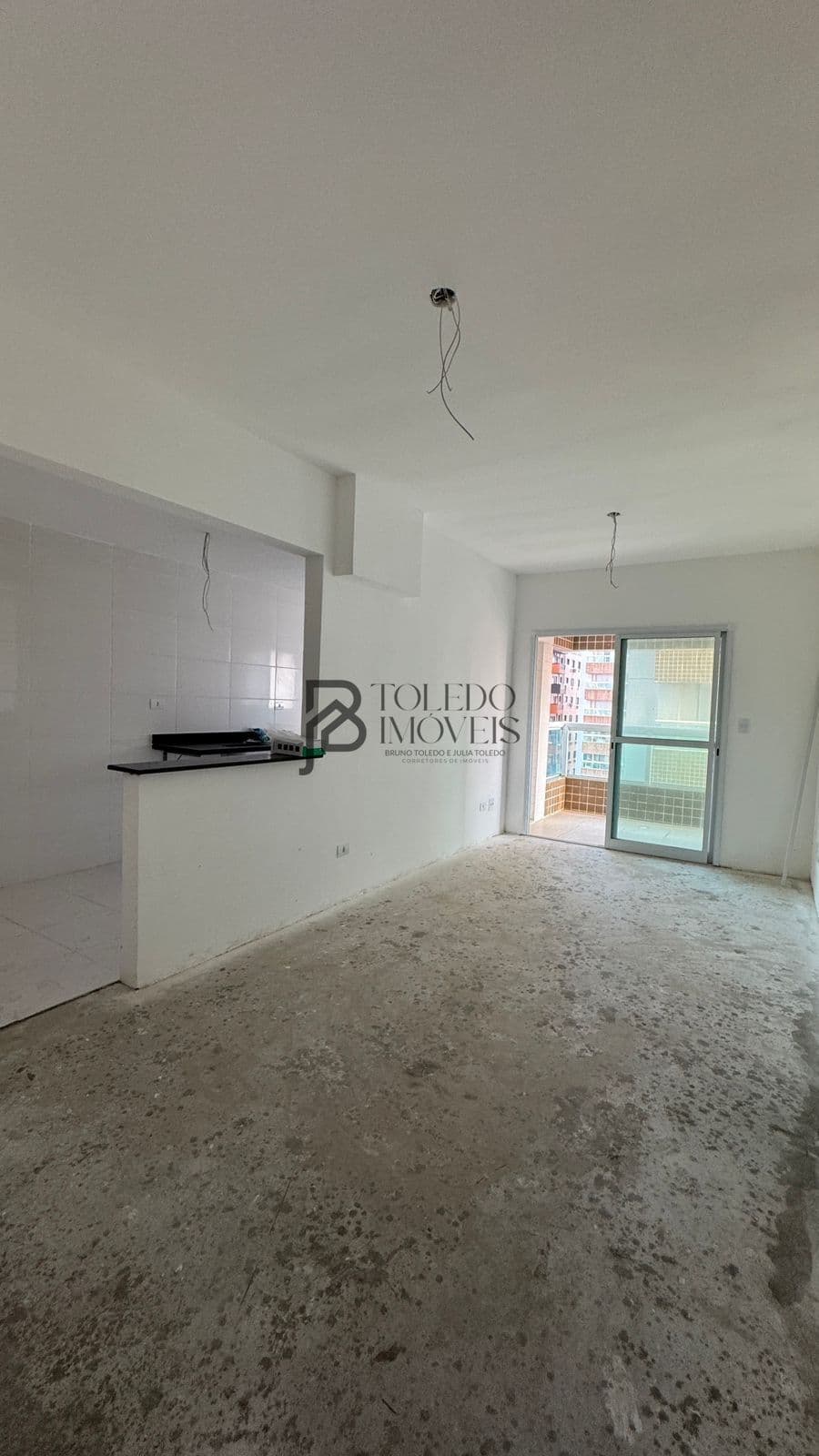Apartamento de 2 dormitórios sendo 1 suíte e com laser de clube no bairro Boqueirão - Praia Grande