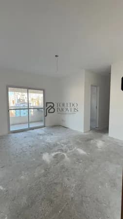 Apartamento de 2 dormitórios sendo 1 suíte e com laser de clube no bairro Boqueirão - Praia Grande