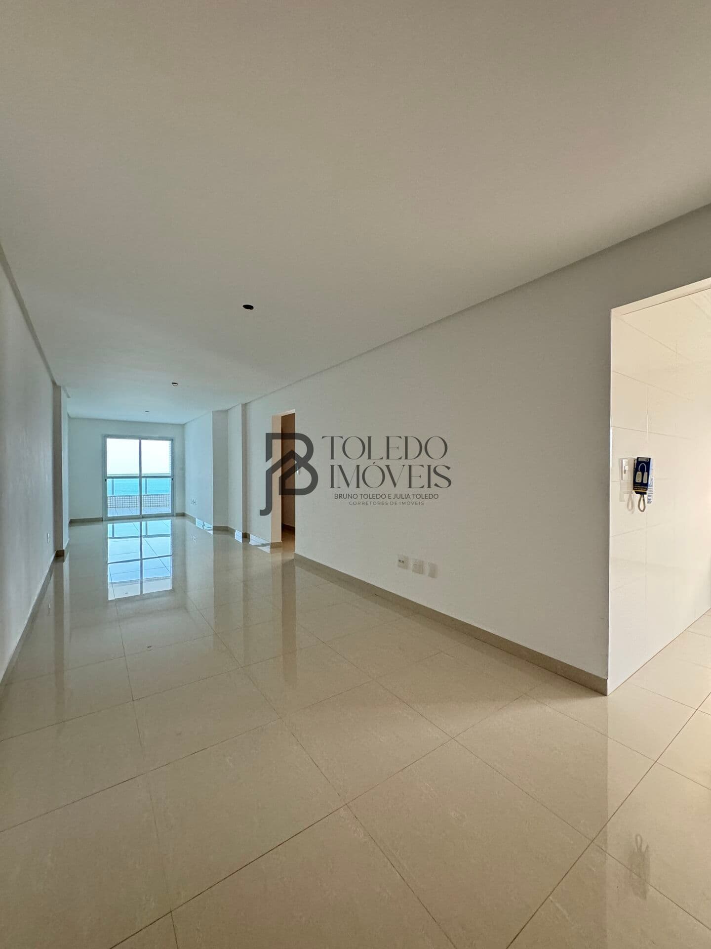 Apartamento Frente mar com 3 Dormitórios sendo 2 suítes no bairro Guilhermina - Praia Grande