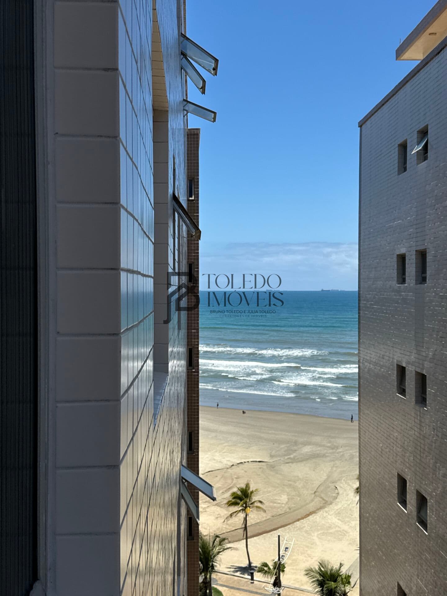 Apartamento 01 dormitório em prédio frente mar na Ocian, com VISTA MAR