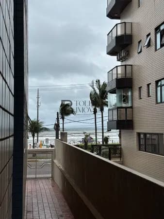 Apartamento 1 Dormitório no Caiçara – Prédio Frente Mar com Vista Lateral!