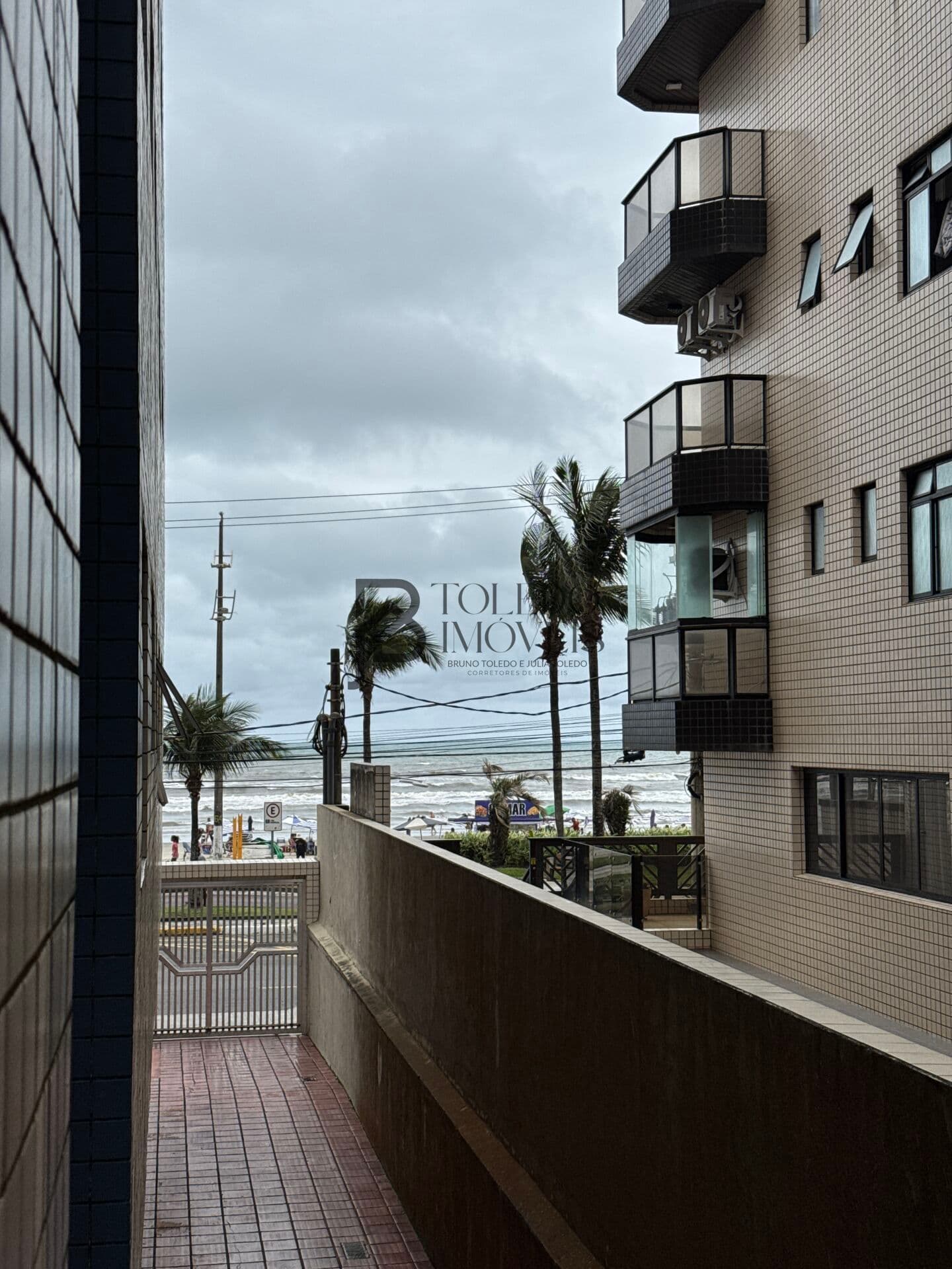 Apartamento 1 Dormitório no Caiçara – Prédio Frente Mar com Vista Lateral!