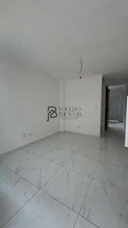 Casa com quintal em Condomínio de 2 Dormitórios no bairro Tude Bastos em Praia Grande