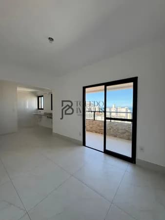 Apartamento 2 Dormitórios sendo 1 suíte a 200 metros do mar no bairro Caiçara - Praia Grande