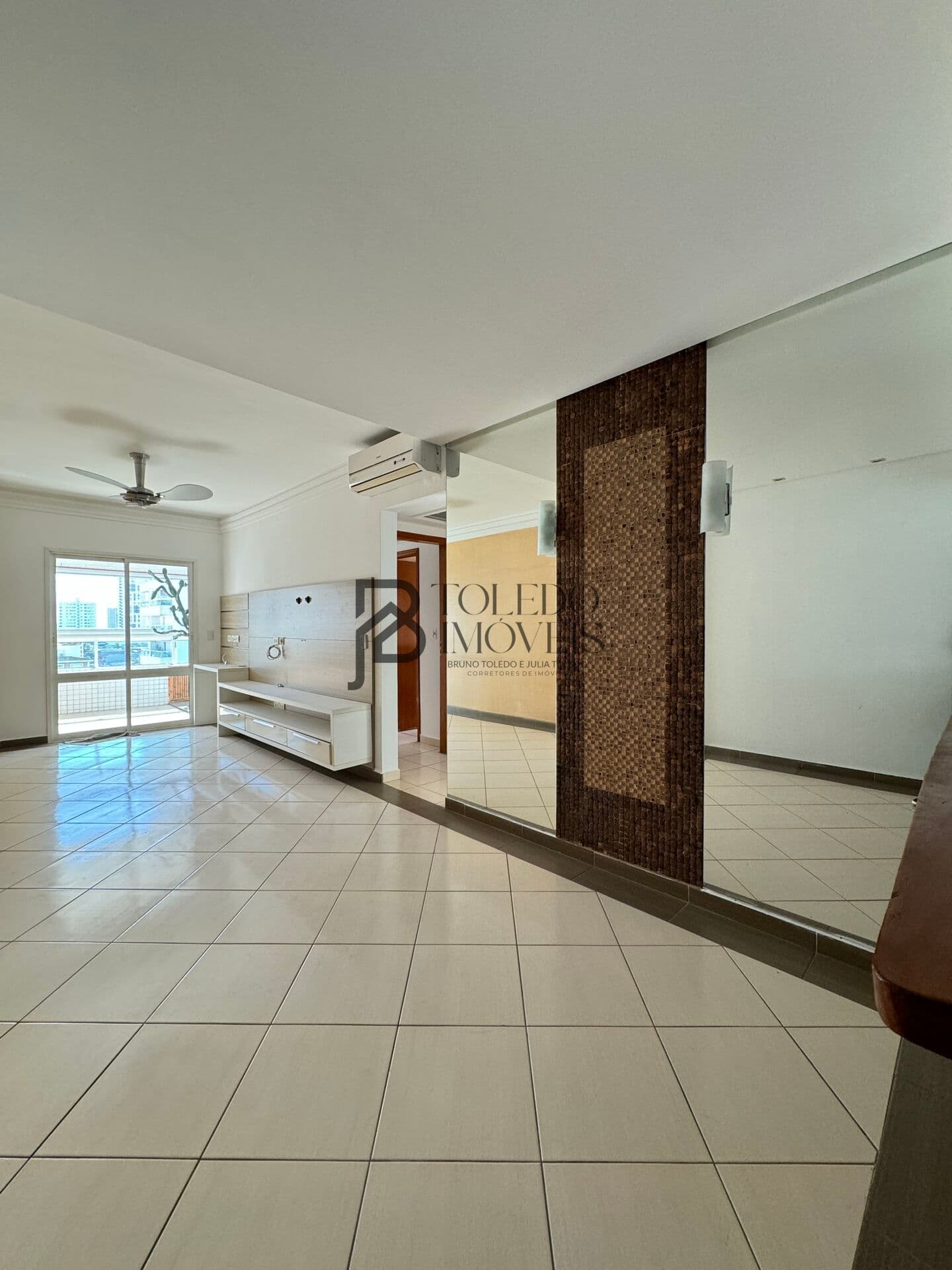 Apartamento 2 Dormitórios sendo 1 suíte no Canto do Forte - Praia Grande