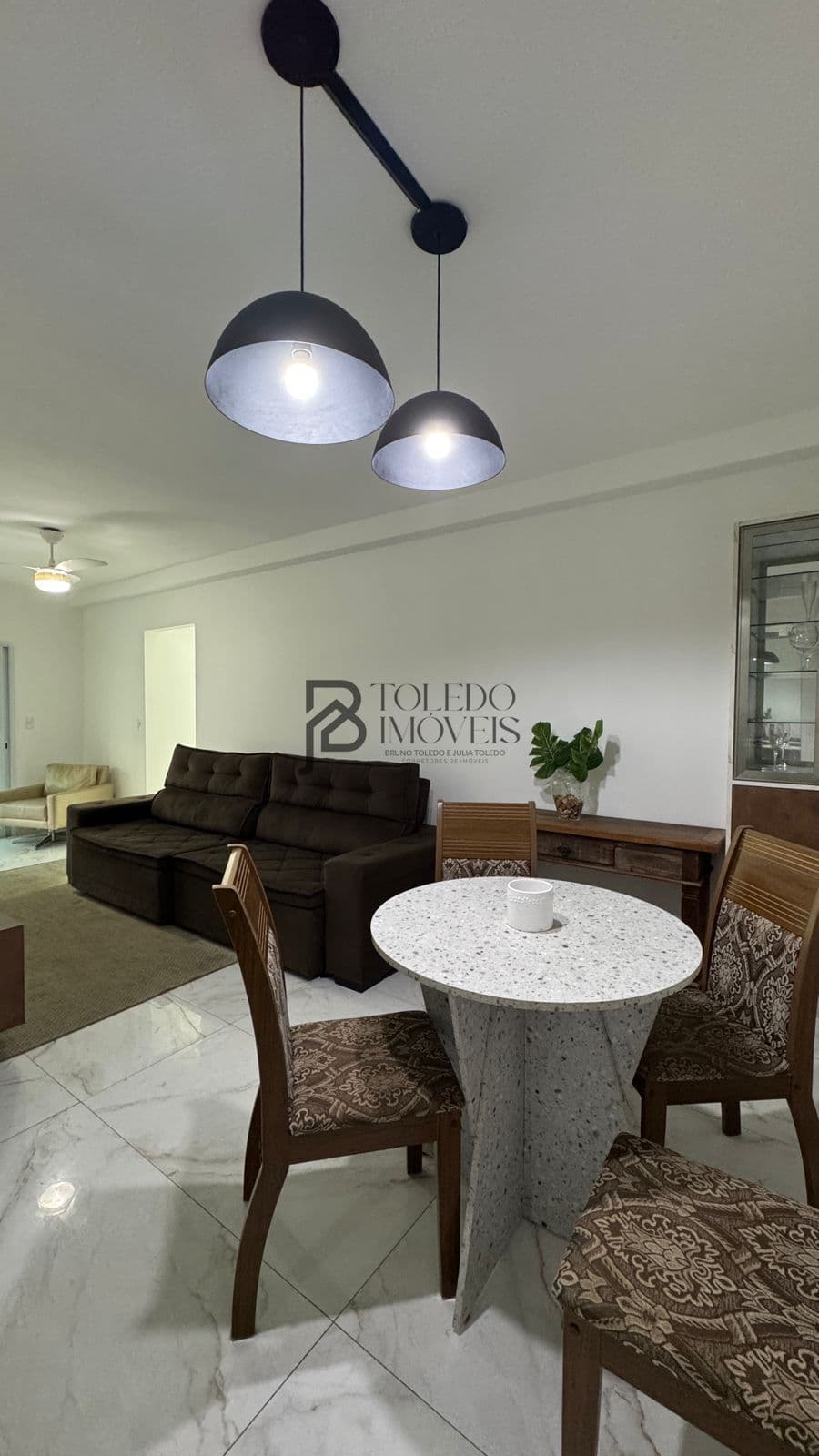 Apartamento de 2 dormitórios sendo 1 suíte e com laser de clube no bairro Boqueirão - Praia Grande