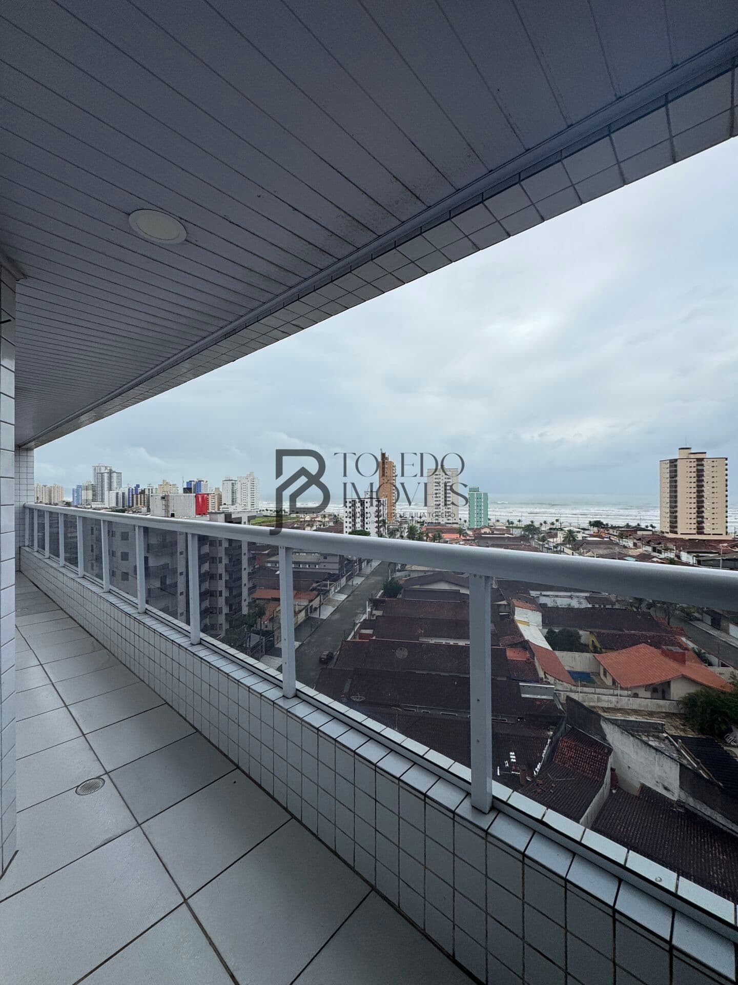 APARTAMENTO DE 02 DORMITÓRIOS COM 01 SUÍTE PARA LOCAÇÃO R$ 3.200,00 – CAIÇARA, PRAIA GRANDE