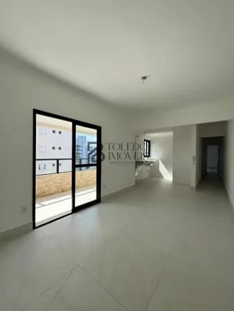 Apartamento 2 Dormitórios sendo 1 suíte a 200 metros do mar no bairro Caiçara - Praia Grande