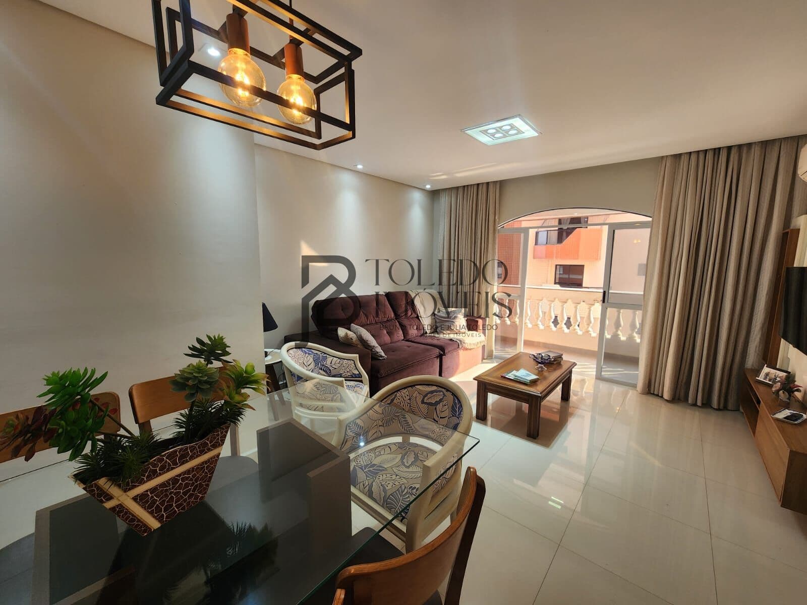 Apartamento vista mar de 2 Dormitórios com suíte no bairro Tupi - Praia Grande