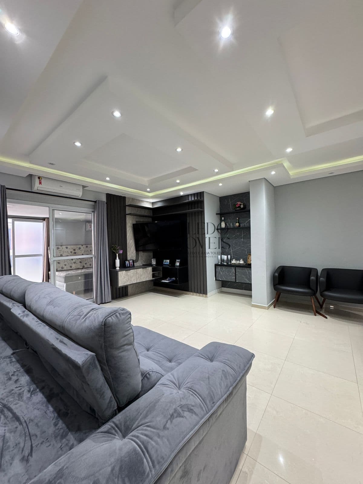 Apartamento Porteira Fechada de 3 Dormitórios sendo 1 Suíte no bairro Aviação - Praia Grande