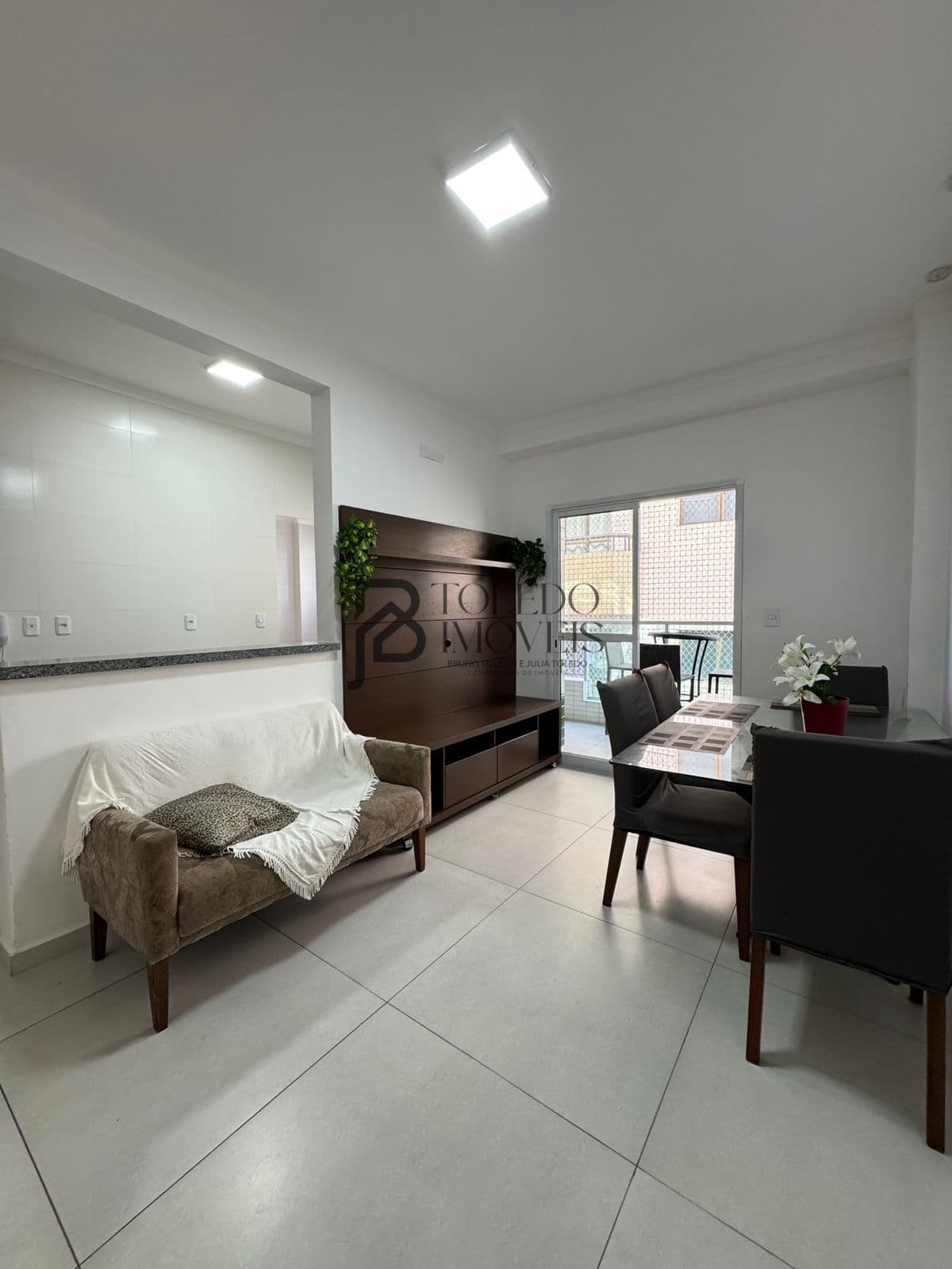 Apartamento de 2 Dormitórios com suíte no bairro Canto do Forte - Praia Grande