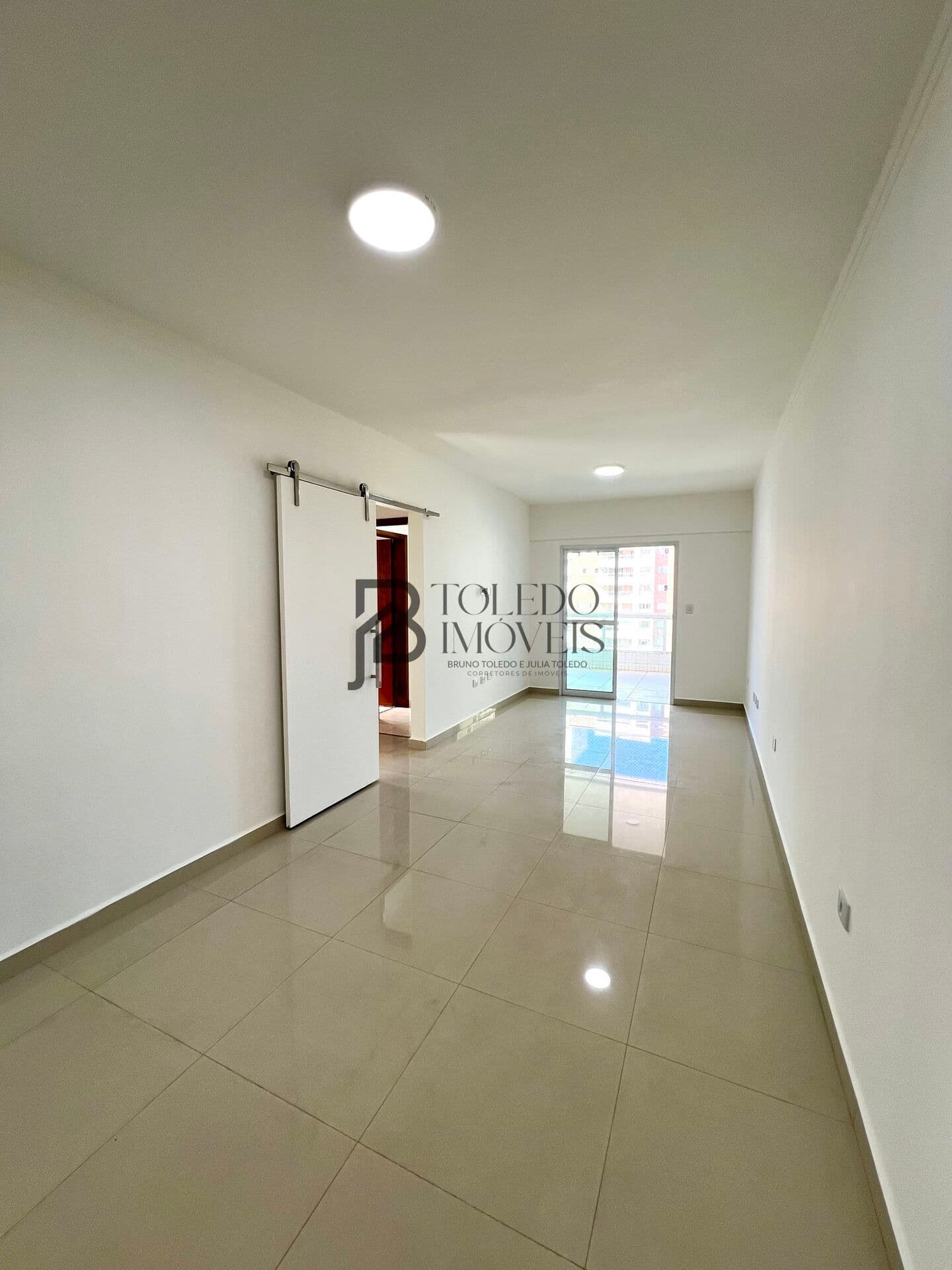 Apartamento de 2 Dormitórios sendo 1 Suíte no bairro Canto do Forte - Praia Grande