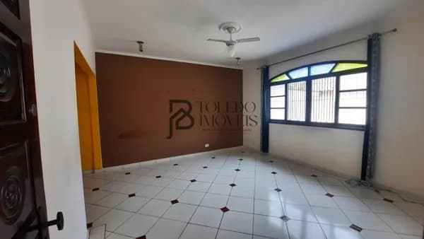 Casa com 2 Dormitórios sendo 1 suíte no bairro Canto do Forte - Praia Grande