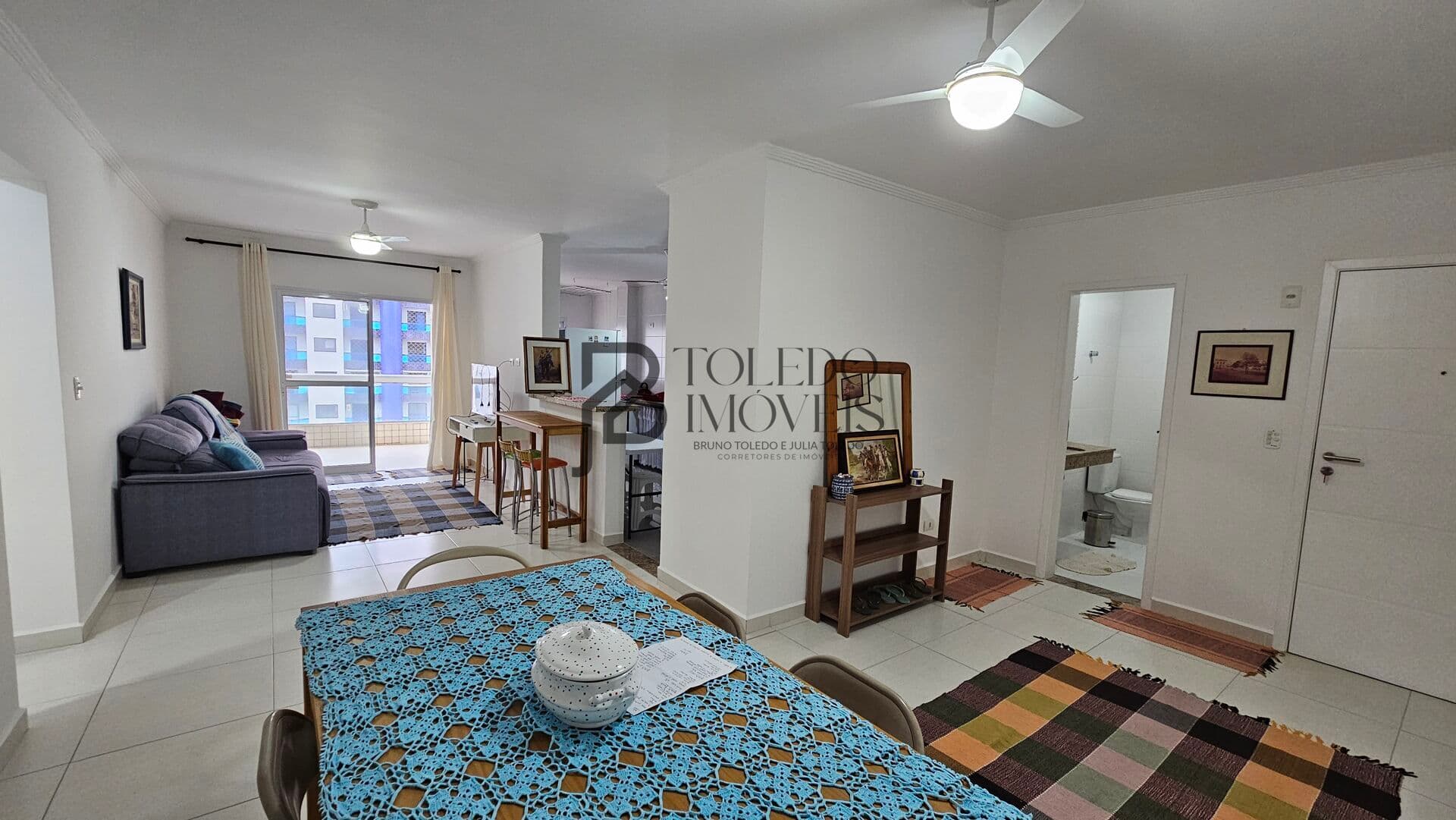 APARTAMENTO DE 03 SUÍTES COM CHURRASQUEIRA À CARVÃO E 02 VAGAS À VENDA – PRAIA GRANDE
