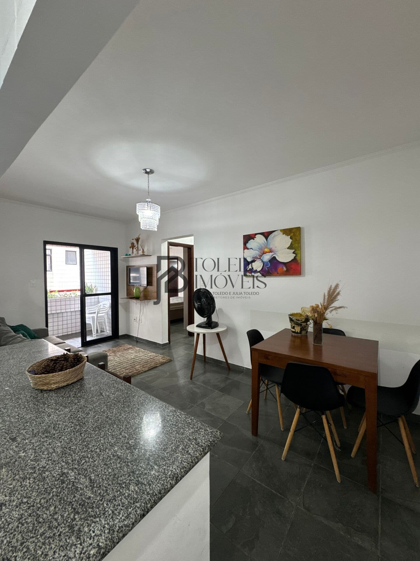 Apartamento de 2 dormitórios, sendo 1 suíte, com 67 m² - Guilhermina / PG