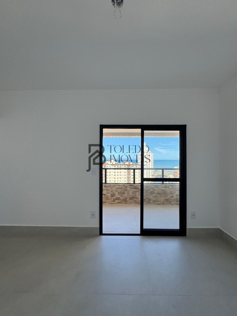 Apartamento Vista mar 2 Dormitórios sendo 1 suíte a 200 metros do mar no bairro Caiçara - Praia Grande
