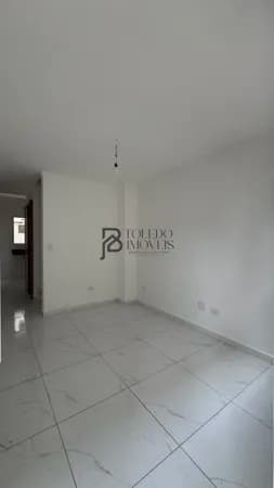 Casa em Condomínio de 2 Dormitórios no bairro Tude Bastos em Praia Grande