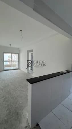 Apartamento de 2 dormitórios sendo 1 suíte e com laser de clube no bairro Boqueirão - Praia Grande
