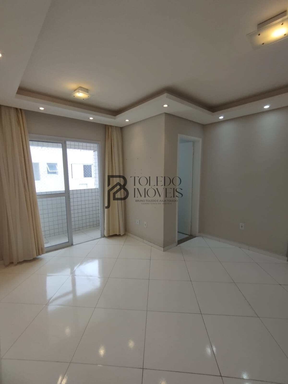 Apartamento 2 Dormitórios sendo 1 suíte no Bairro Guilhermina, Praia Grande!