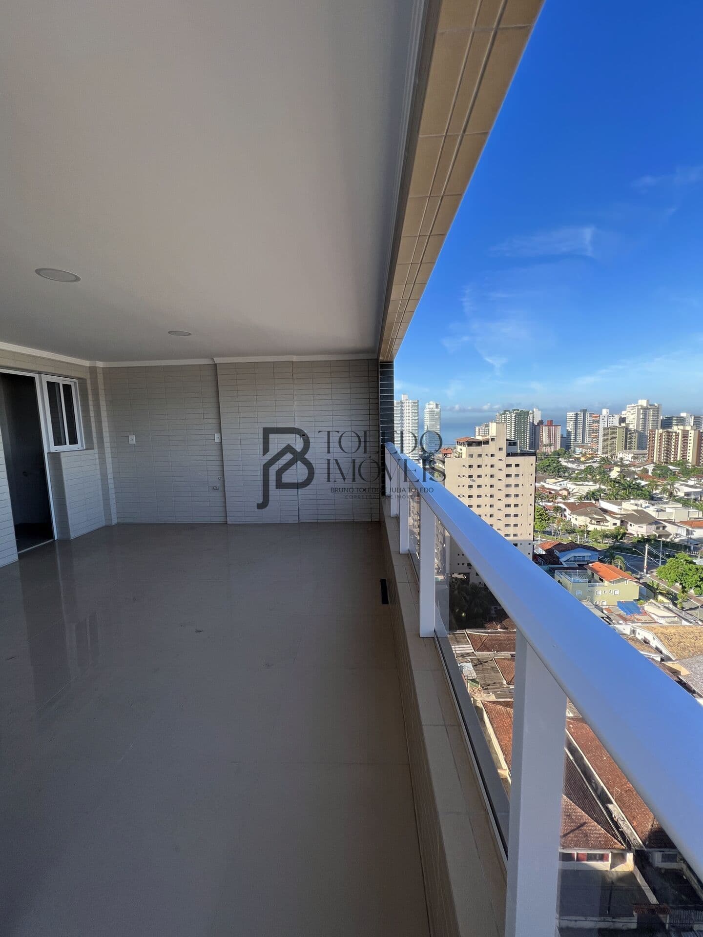 Apartamento 03 suítes e 03 vagas privativas - Canto do Forte em Praia Grande