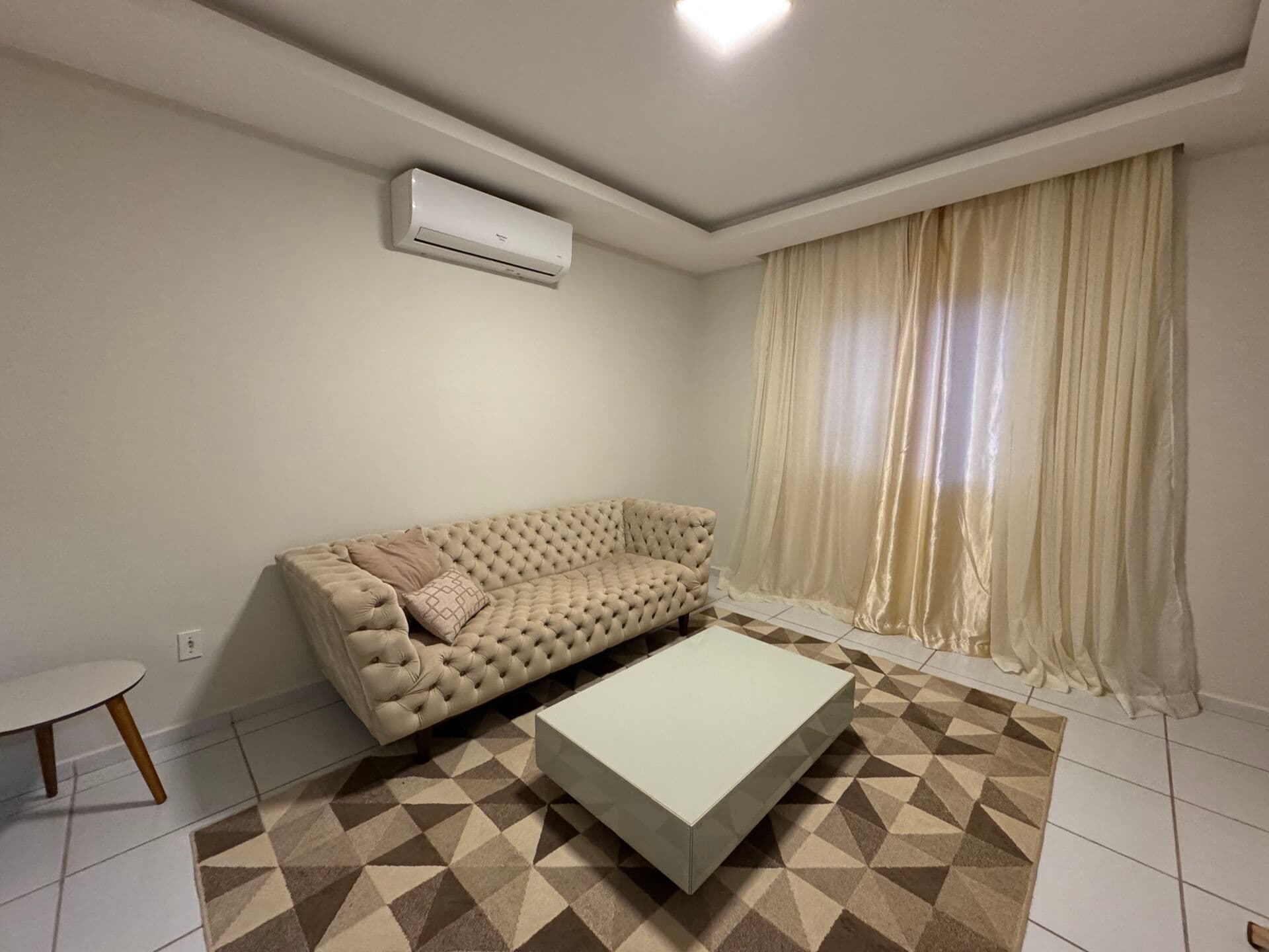 Casa mobiliada - Condominio fechado