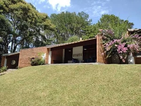 Chácara com Casa Ampla e Lazer Completo – Excelente Localização
