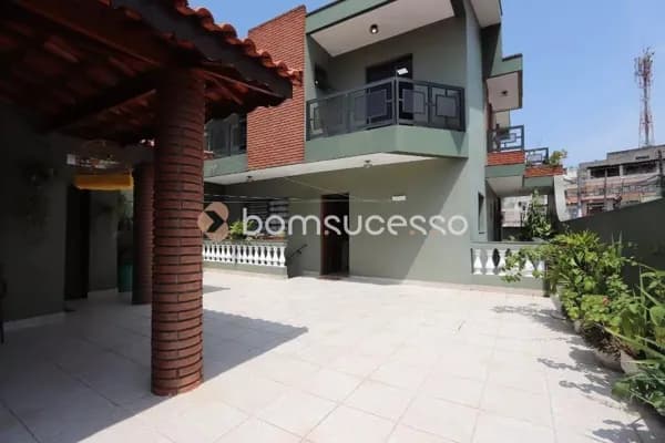 Sobrado no Parque São Lucas, 04 quartos, 01 suíte, 04 vagas, 7,50x30, 227 m² e 286 m² de área construída.