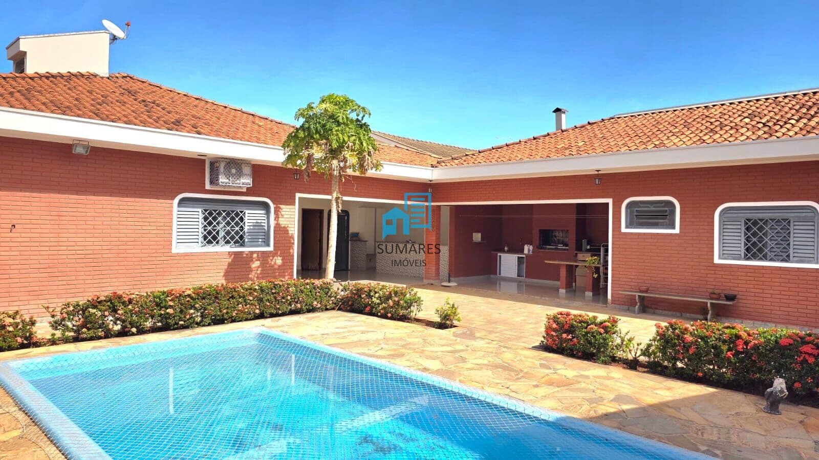 CASA COM PISCINA NO BAIRRO MANSOUR DAUD