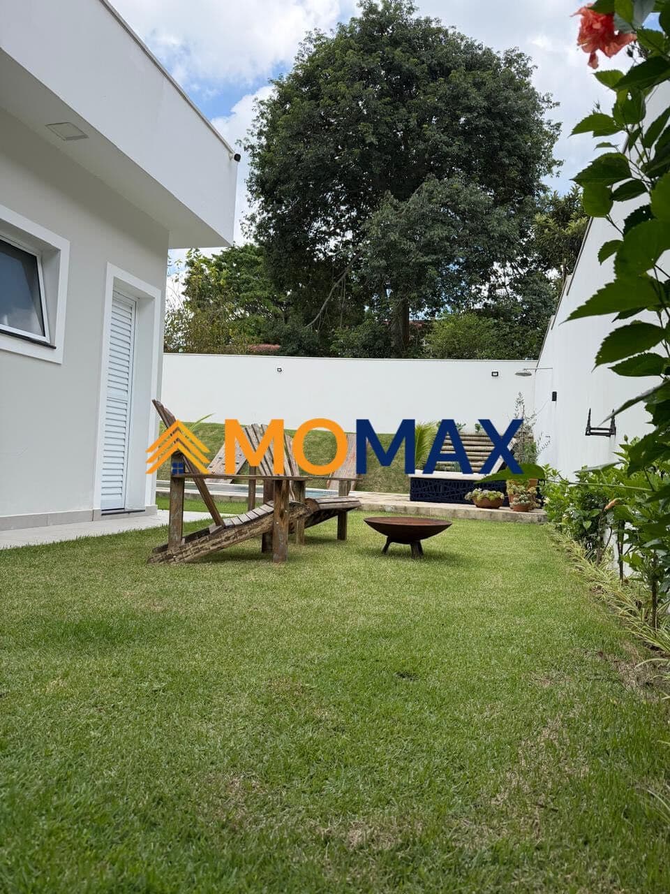 Casa de Alto Padrão em Condomínio.