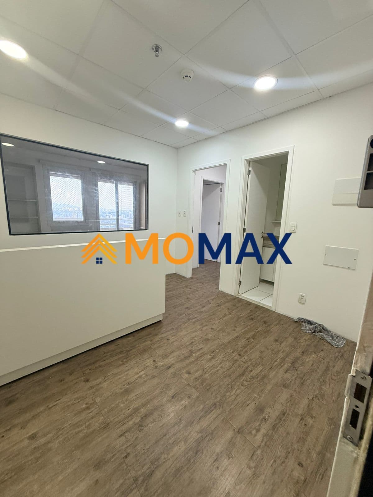 Sala Comercial 140m² na Barra Funda | Mobiliada | Varanda | 4 Vagas | Pronta para Uso