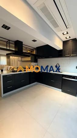Casa Triplex Semi-Mobiliada com Rooftop no Authentic Granja Viana | 3 Dormitórios, Suíte e Área Gourmet
