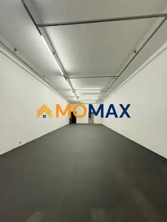 Ponto Comercial Amplo e Versátil com 4 Banheiros e Terraço