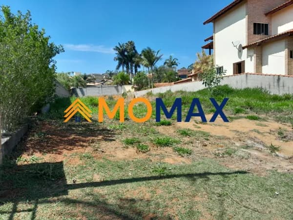 Terreno a Venda em Condomínio.