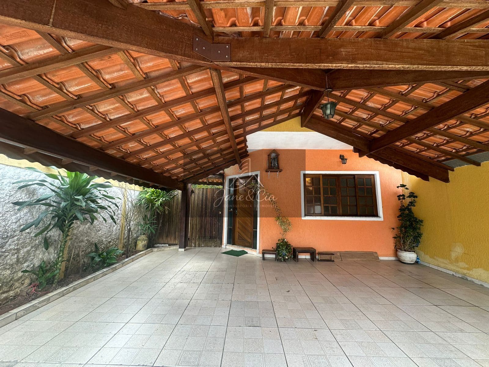 Charmoso Sobrado com 04 dormitorios no Residencial Parque Esperança