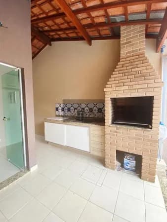 Casa térrea com 03 dormitórios em condomínio em Taubaté