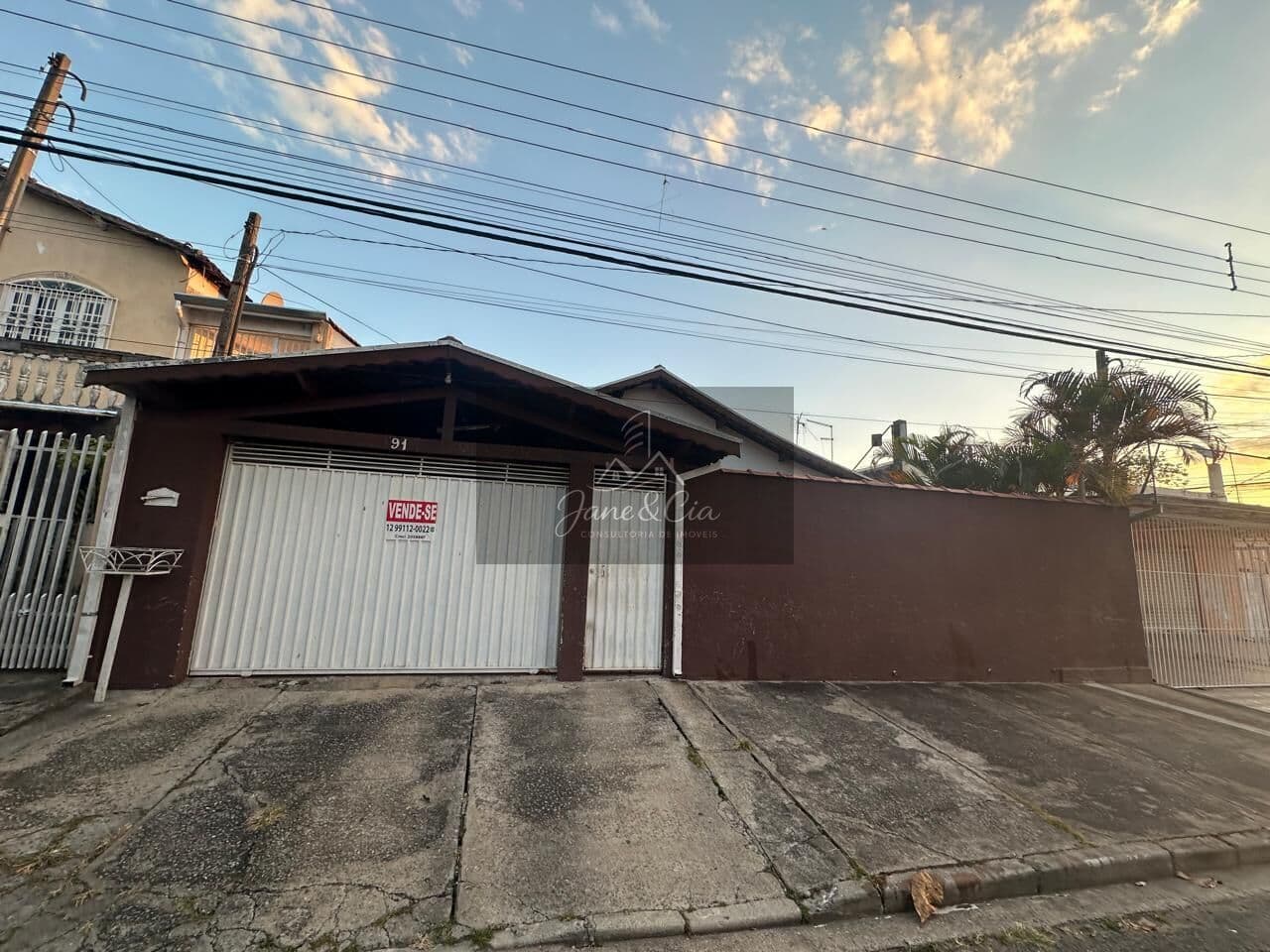 Casa com 03 dormitorios com 250 mts no bairro Jardim das Bandeiras em Taubate - SP